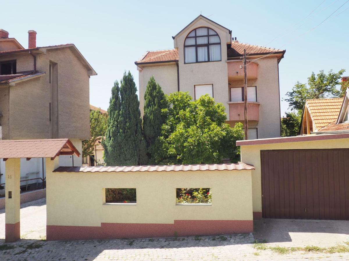 Guest House Stefanovic Вране Экстерьер фото